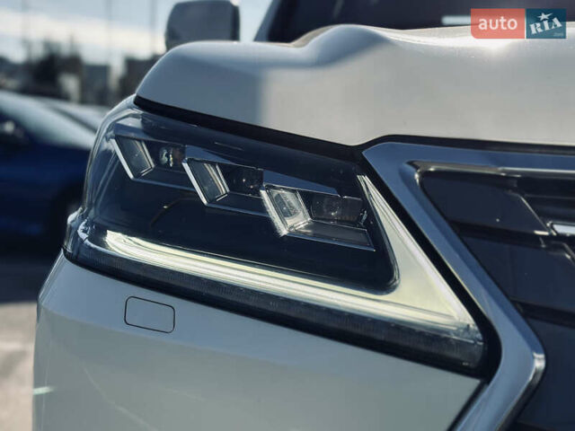 Белый Лексус ЛХ, объемом двигателя 5.7 л и пробегом 263 тыс. км за 68000 $, фото 8 на Automoto.ua