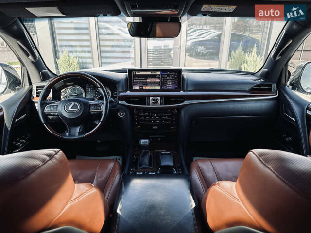 Белый Лексус ЛХ, объемом двигателя 5.7 л и пробегом 263 тыс. км за 68000 $, фото 61 на Automoto.ua