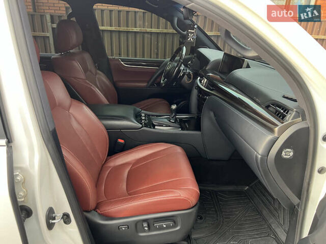 Білий Лексус ЛХ, об'ємом двигуна 4.46 л та пробігом 89 тис. км за 75000 $, фото 17 на Automoto.ua