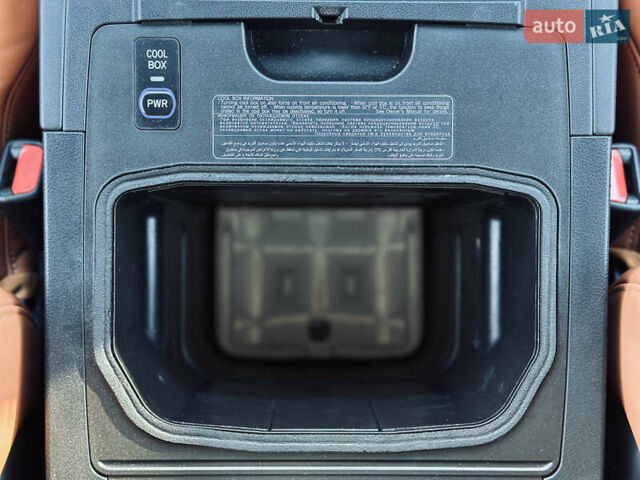 Белый Лексус ЛХ, объемом двигателя 5.7 л и пробегом 263 тыс. км за 68000 $, фото 58 на Automoto.ua