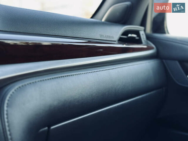 Белый Лексус ЛХ, объемом двигателя 5.7 л и пробегом 263 тыс. км за 68000 $, фото 72 на Automoto.ua