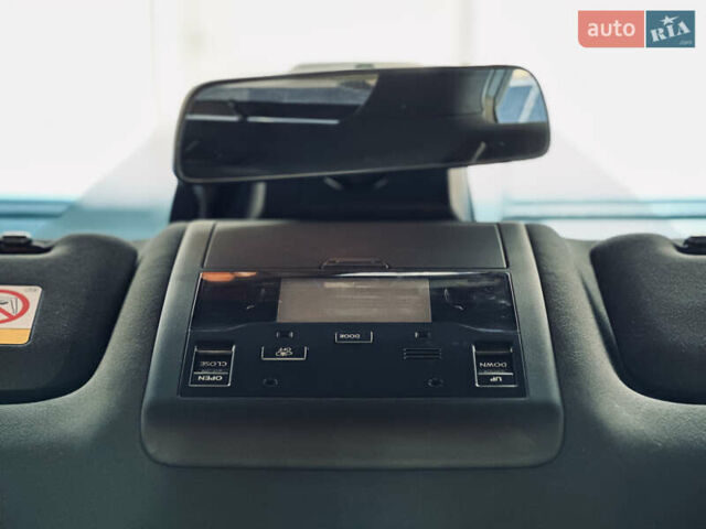 Белый Лексус ЛХ, объемом двигателя 5.7 л и пробегом 263 тыс. км за 68000 $, фото 53 на Automoto.ua