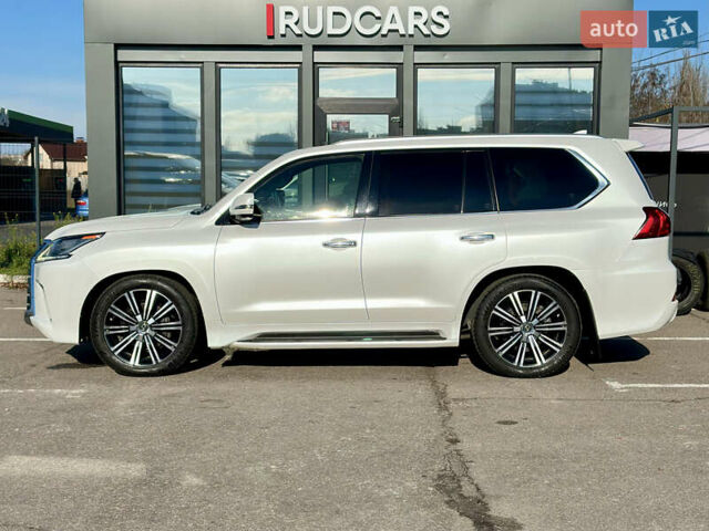 Белый Лексус ЛХ, объемом двигателя 5.7 л и пробегом 263 тыс. км за 68000 $, фото 1 на Automoto.ua
