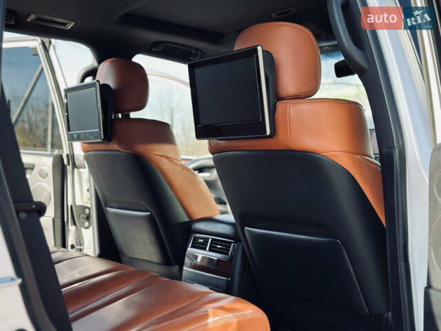 Белый Лексус ЛХ, объемом двигателя 5.7 л и пробегом 263 тыс. км за 68000 $, фото 22 на Automoto.ua