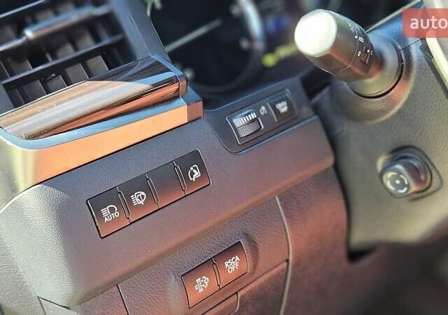 Белый Лексус ЛХ, объемом двигателя 4.46 л и пробегом 234 тыс. км за 60999 $, фото 23 на Automoto.ua