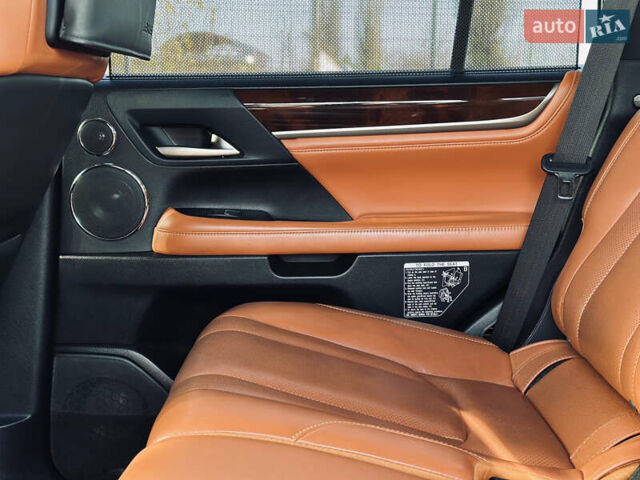 Белый Лексус ЛХ, объемом двигателя 5.7 л и пробегом 263 тыс. км за 68000 $, фото 21 на Automoto.ua