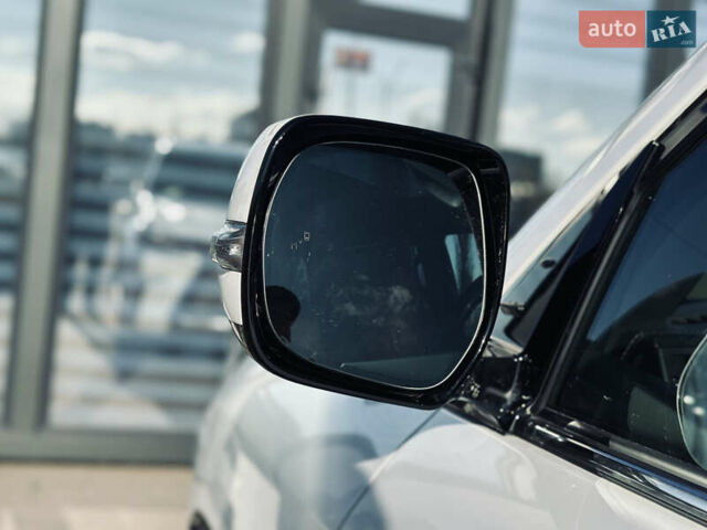 Белый Лексус ЛХ, объемом двигателя 5.7 л и пробегом 263 тыс. км за 68000 $, фото 4 на Automoto.ua