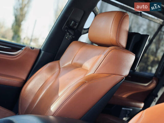 Белый Лексус ЛХ, объемом двигателя 5.7 л и пробегом 263 тыс. км за 68000 $, фото 32 на Automoto.ua