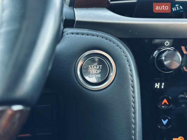 Белый Лексус ЛХ, объемом двигателя 5.7 л и пробегом 263 тыс. км за 68000 $, фото 75 на Automoto.ua