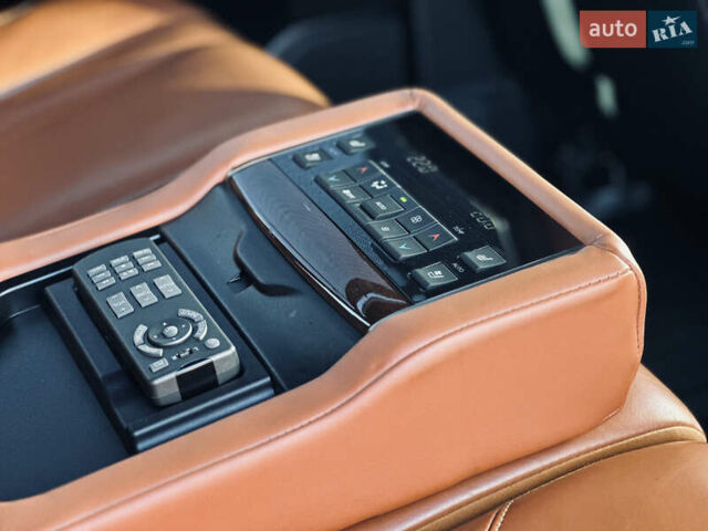 Белый Лексус ЛХ, объемом двигателя 5.7 л и пробегом 263 тыс. км за 68000 $, фото 80 на Automoto.ua