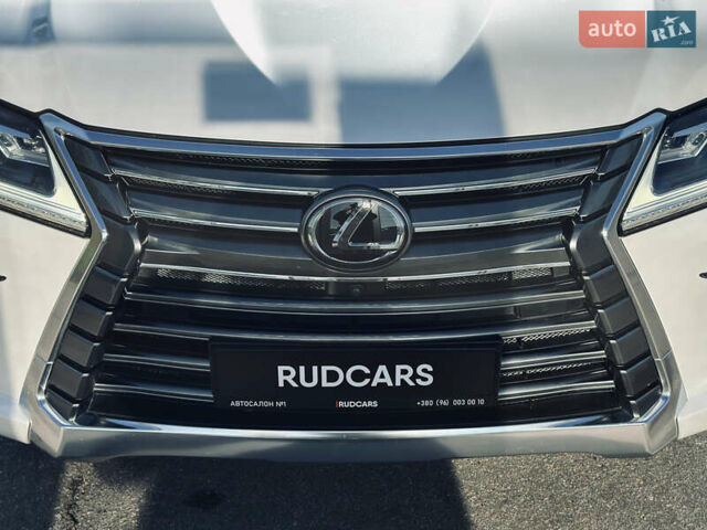 Белый Лексус ЛХ, объемом двигателя 5.7 л и пробегом 263 тыс. км за 68000 $, фото 15 на Automoto.ua