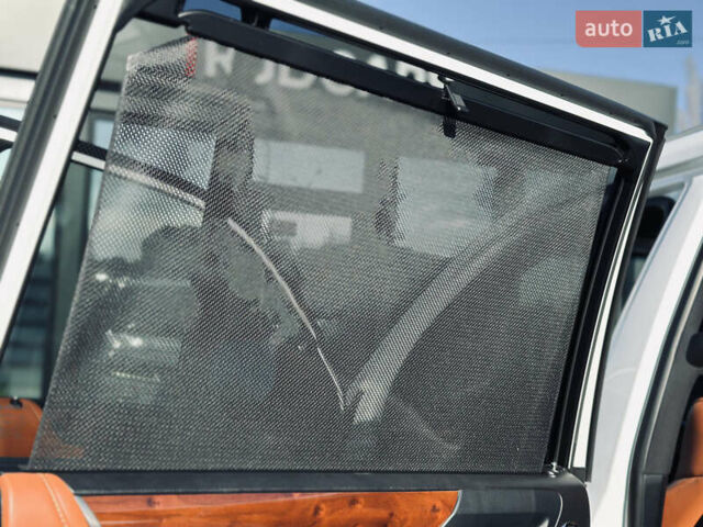 Белый Лексус ЛХ, объемом двигателя 5.7 л и пробегом 263 тыс. км за 68000 $, фото 25 на Automoto.ua