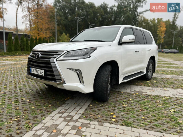 Белый Лексус ЛХ, объемом двигателя 4.46 л и пробегом 60 тыс. км за 85000 $, фото 1 на Automoto.ua