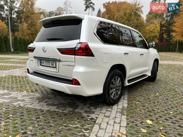 Белый Лексус ЛХ, объемом двигателя 4.46 л и пробегом 60 тыс. км за 85000 $, фото 5 на Automoto.ua