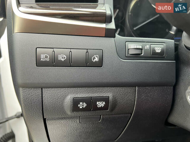 Белый Лексус ЛХ, объемом двигателя 4.46 л и пробегом 60 тыс. км за 85000 $, фото 11 на Automoto.ua