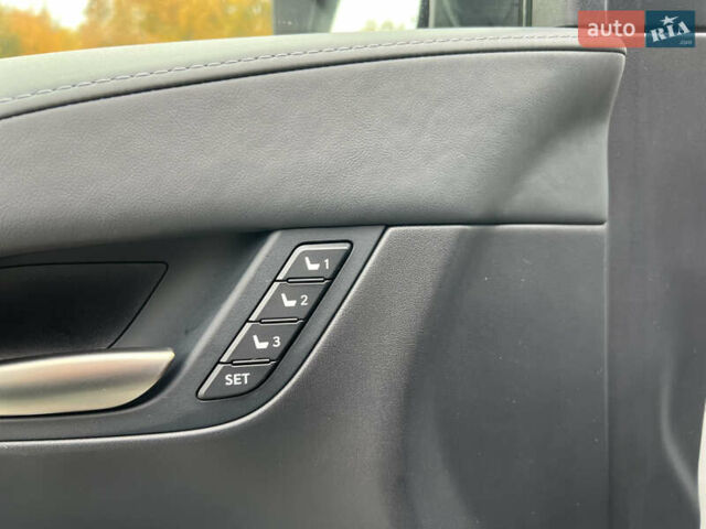 Белый Лексус ЛХ, объемом двигателя 4.46 л и пробегом 60 тыс. км за 85000 $, фото 10 на Automoto.ua