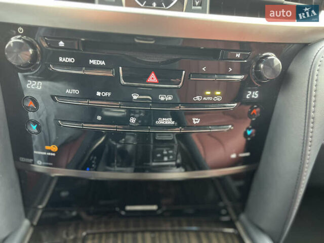 Белый Лексус ЛХ, объемом двигателя 4.46 л и пробегом 60 тыс. км за 85000 $, фото 16 на Automoto.ua