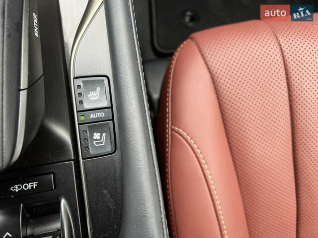 Белый Лексус ЛХ, объемом двигателя 4.46 л и пробегом 60 тыс. км за 85000 $, фото 20 на Automoto.ua