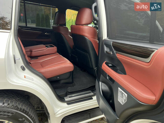 Белый Лексус ЛХ, объемом двигателя 4.46 л и пробегом 60 тыс. км за 85000 $, фото 28 на Automoto.ua