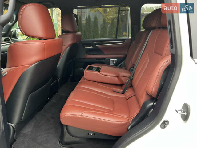 Белый Лексус ЛХ, объемом двигателя 4.46 л и пробегом 60 тыс. км за 85000 $, фото 23 на Automoto.ua