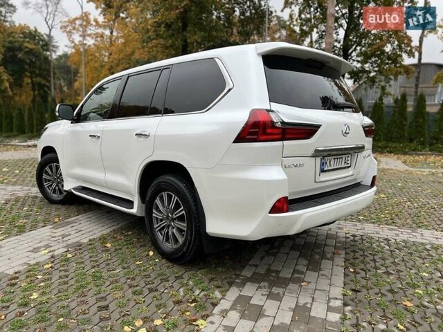 Белый Лексус ЛХ, объемом двигателя 4.46 л и пробегом 59 тыс. км за 79000 $, фото 1 на Automoto.ua