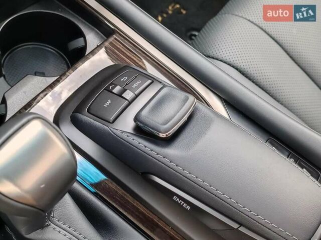 Белый Лексус ЛХ, объемом двигателя 5.7 л и пробегом 5 тыс. км за 110790 $, фото 30 на Automoto.ua