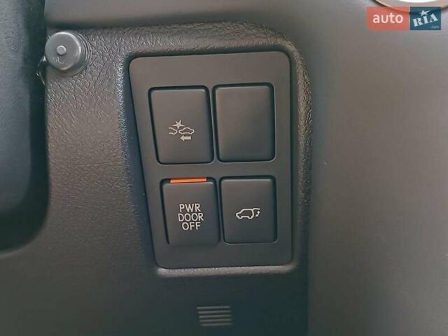 Белый Лексус ЛХ, объемом двигателя 5.7 л и пробегом 5 тыс. км за 110790 $, фото 26 на Automoto.ua