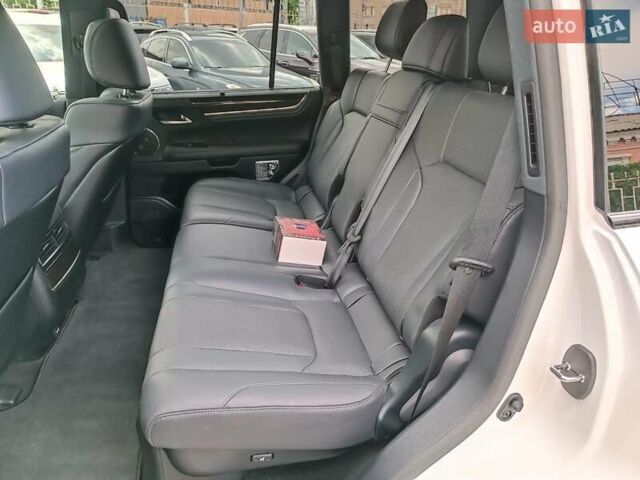 Белый Лексус ЛХ, объемом двигателя 5.7 л и пробегом 5 тыс. км за 110790 $, фото 35 на Automoto.ua