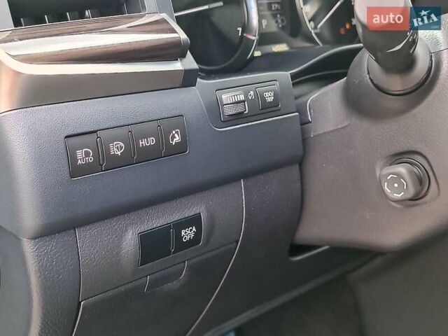 Белый Лексус ЛХ, объемом двигателя 5.7 л и пробегом 5 тыс. км за 110790 $, фото 18 на Automoto.ua