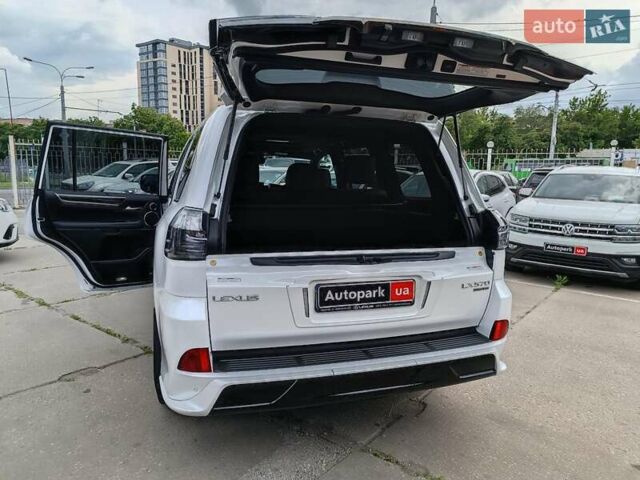Белый Лексус ЛХ, объемом двигателя 5.7 л и пробегом 5 тыс. км за 110790 $, фото 36 на Automoto.ua