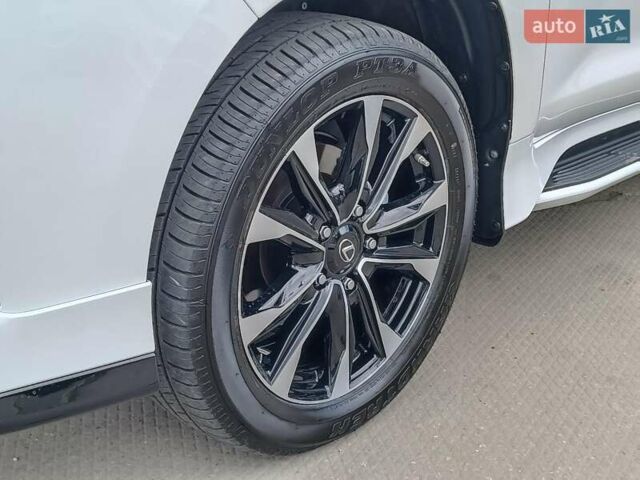 Белый Лексус ЛХ, объемом двигателя 5.7 л и пробегом 5 тыс. км за 110890 $, фото 5 на Automoto.ua