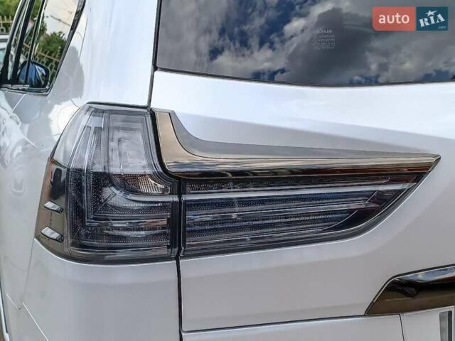 Белый Лексус ЛХ, объемом двигателя 5.7 л и пробегом 5 тыс. км за 110790 $, фото 11 на Automoto.ua
