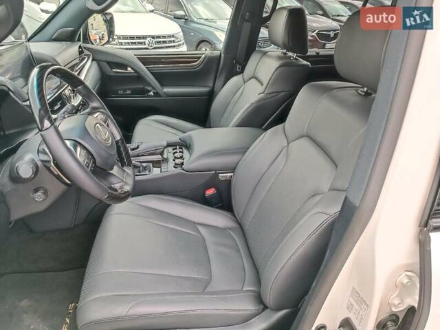 Белый Лексус ЛХ, объемом двигателя 5.7 л и пробегом 5 тыс. км за 110790 $, фото 15 на Automoto.ua