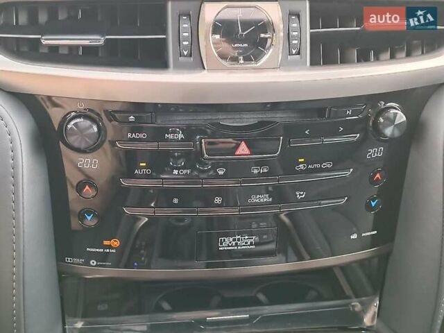 Белый Лексус ЛХ, объемом двигателя 5.7 л и пробегом 5 тыс. км за 110790 $, фото 32 на Automoto.ua