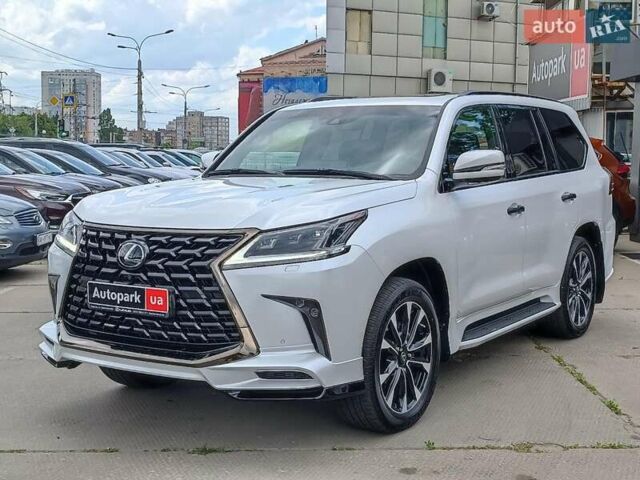 Белый Лексус ЛХ, объемом двигателя 5.7 л и пробегом 5 тыс. км за 110790 $, фото 1 на Automoto.ua