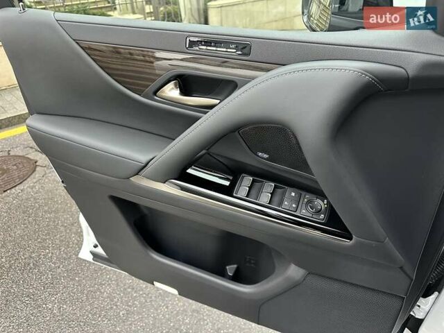 Белый Лексус ЛХ, объемом двигателя 3.35 л и пробегом 12 тыс. км за 120500 $, фото 35 на Automoto.ua