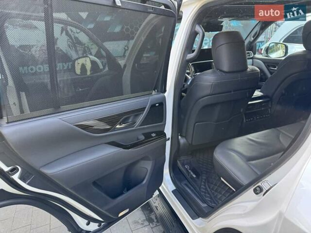 Белый Лексус ЛХ, объемом двигателя 3.45 л и пробегом 17 тыс. км за 121500 $, фото 30 на Automoto.ua