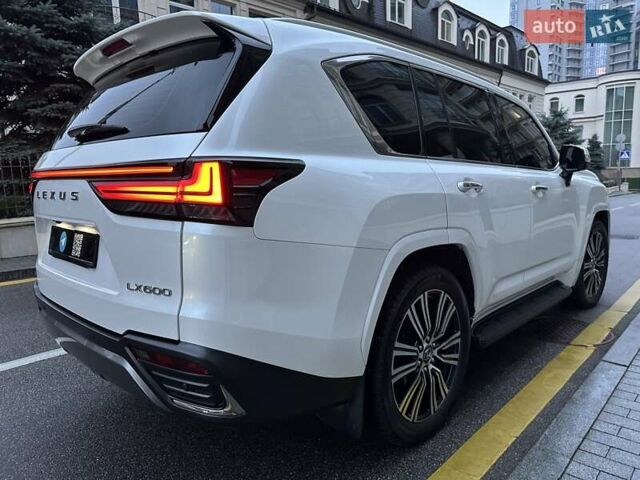 Белый Лексус ЛХ, объемом двигателя 3.45 л и пробегом 20 тыс. км за 127500 $, фото 104 на Automoto.ua
