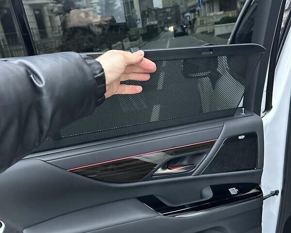 Белый Лексус ЛХ, объемом двигателя 3.45 л и пробегом 20 тыс. км за 127500 $, фото 73 на Automoto.ua