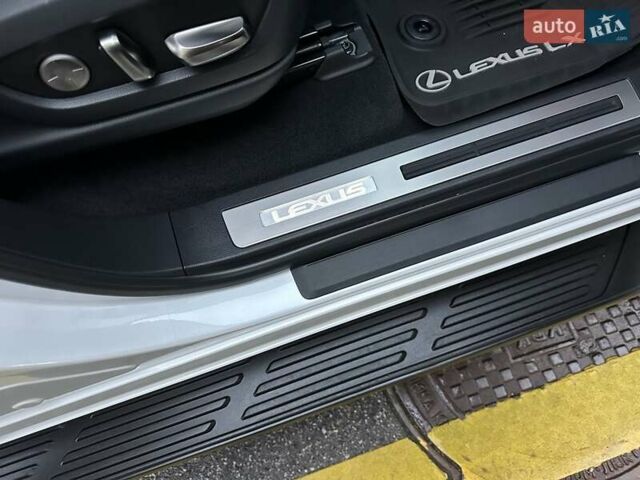 Белый Лексус ЛХ, объемом двигателя 3.45 л и пробегом 20 тыс. км за 127500 $, фото 61 на Automoto.ua