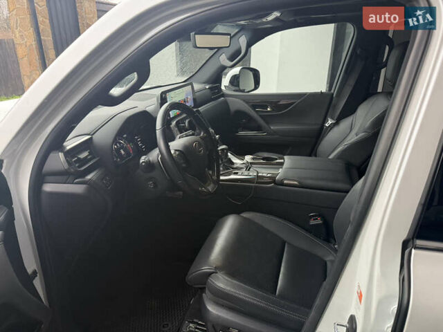 Белый Лексус ЛХ, объемом двигателя 3.45 л и пробегом 46 тыс. км за 120000 $, фото 5 на Automoto.ua