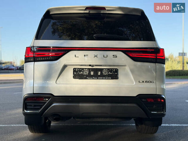 Лексус ЛХ 2022 у Києві на Automoto.ua Білий Лексус ЛХ, об'ємом двигуна 3.5 л та пробігом 33 тис. км за 113500 $, фото 14 на Automoto.ua