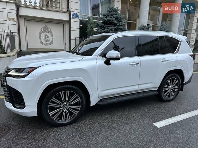 Белый Лексус ЛХ, объемом двигателя 3.45 л и пробегом 20 тыс. км за 127500 $, фото 3 на Automoto.ua