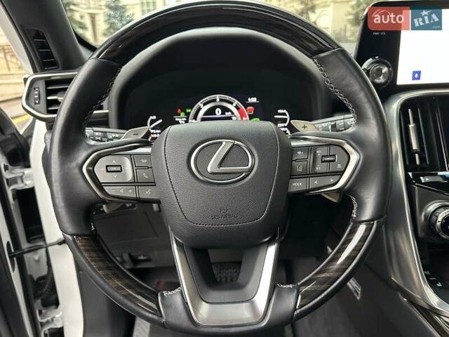 Белый Лексус ЛХ, объемом двигателя 3.35 л и пробегом 12 тыс. км за 120500 $, фото 42 на Automoto.ua