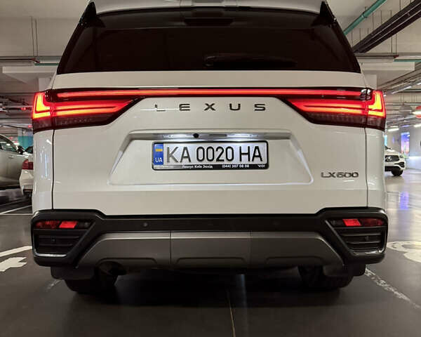 Белый Лексус ЛХ, объемом двигателя 3.45 л и пробегом 13 тыс. км за 115000 $, фото 5 на Automoto.ua