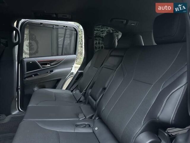 Белый Лексус ЛХ, объемом двигателя 3.45 л и пробегом 20 тыс. км за 127500 $, фото 72 на Automoto.ua