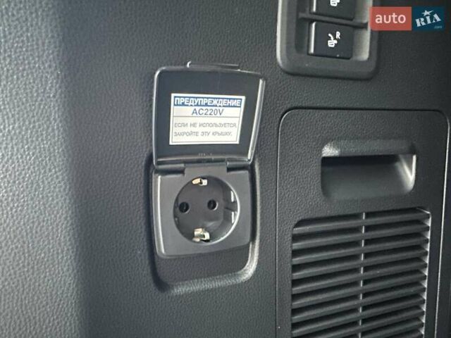 Белый Лексус ЛХ, объемом двигателя 3.35 л и пробегом 12 тыс. км за 120500 $, фото 95 на Automoto.ua