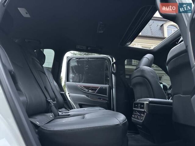 Белый Лексус ЛХ, объемом двигателя 3.45 л и пробегом 20 тыс. км за 127500 $, фото 76 на Automoto.ua