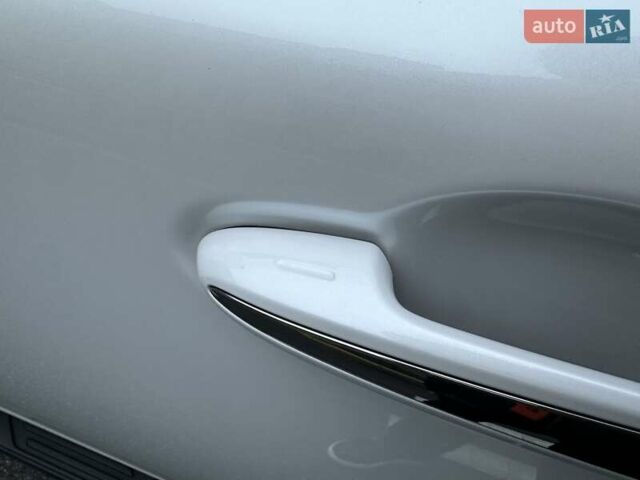 Белый Лексус ЛХ, объемом двигателя 3.45 л и пробегом 20 тыс. км за 127500 $, фото 22 на Automoto.ua