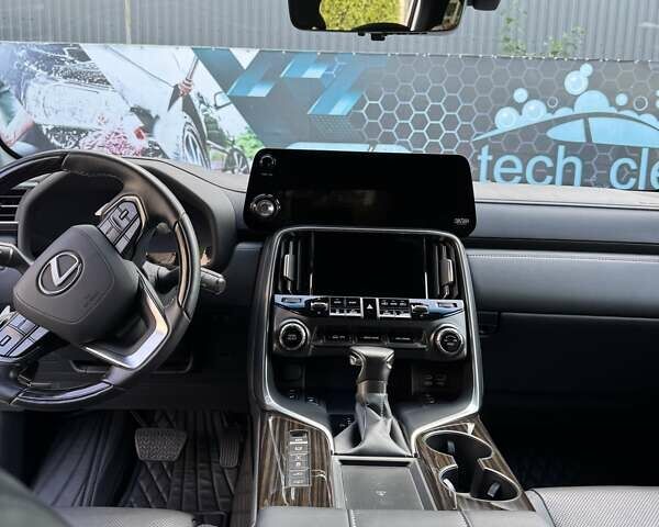 Белый Лексус ЛХ, объемом двигателя 3.45 л и пробегом 17 тыс. км за 121500 $, фото 23 на Automoto.ua